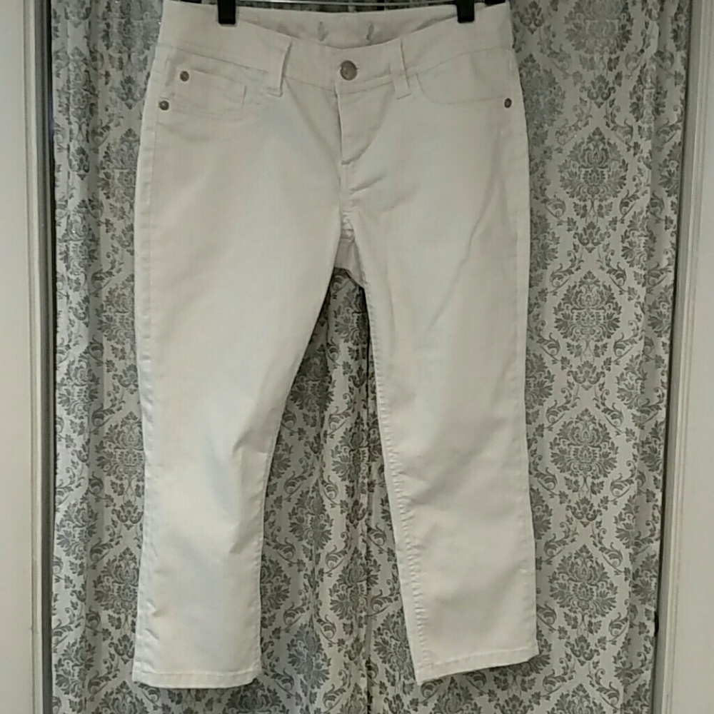 3/$20🌈Seven7 white jean capris